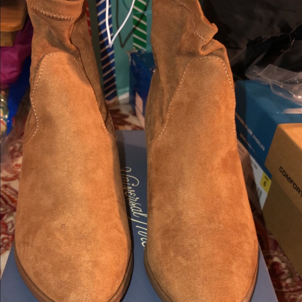 Universal Thread Goods Co. Cognac Booties Sz 6W.